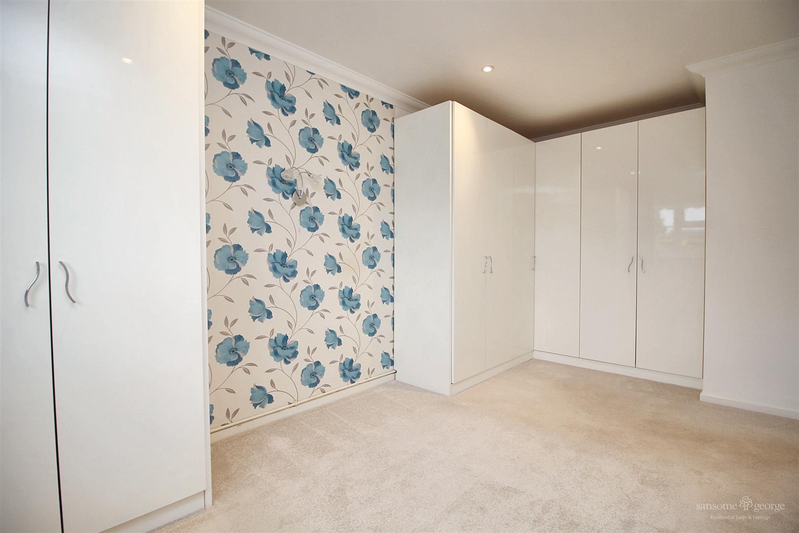Condor Close, Tilehurst, Reading